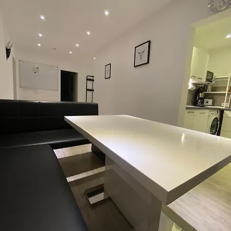 3,5 Zentrale Lage דירה